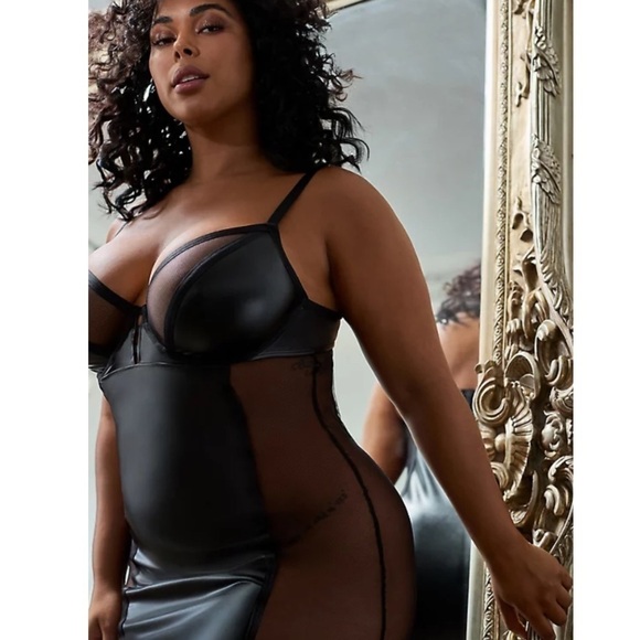 Torrid size 3 UNDERWIRE CHEMISE - FAUX LEATHER & MESH BLACK - Picture 2 of 9